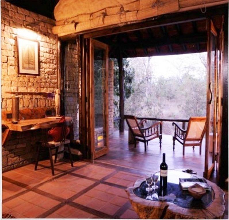 Kanha Earth Lodge Mandlā Habitación foto