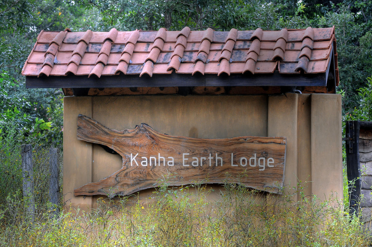 Kanha Earth Lodge Mandlā Exterior foto